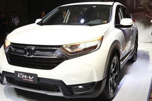 Khách Việt bị ép mua 'bia kèm lạc' với các mẫu xe hot thế nào?