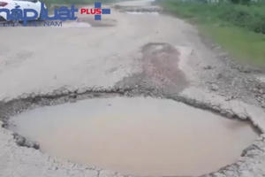 Đường gom Cao tốc Hà Nội - Bắc Giang xuống cấp: Chủ đầu tư đổ lỗi tại xe tải chạy nhiều Đường gom Cao tốc Hà Nội - Bắc Giang xuống cấp: Chủ đầu tư đổ lỗi tại xe tải chạy nhiều