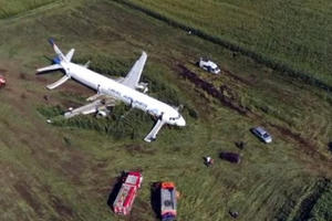 Những pha hạ cánh thần kì cứu mạng hàng trăm hành khách