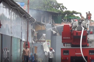 TP HCM: Cháy lớn trên đường Trường Chinh, giao thông hỗn loạn