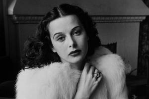 Nữ diễn viên đầu tiên đóng cảnh nóng trên màn ảnh là ai?