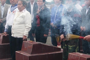 Đồng đội xúc động tri ân 64 liệt sỹ hi sinh trong trận hải chiến Gạc Ma