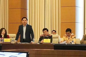 Bộ trưởng GTVT đề nghị quy định người làm mất bằng lái xe phải thi lại Bộ trưởng GTVT đề nghị quy định người làm mất bằng lái xe phải thi lại