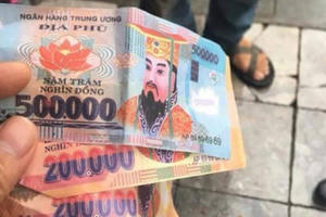 Khách nước ngoài “tố” bị trả lại tiền âm phủ ở Hà Nội: Cần làm rõ để không “mất mặt”