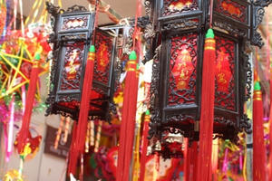 Trước thềm Tết trung thu: Phố Hàng Mã sôi động, tấp nập khách ra vào