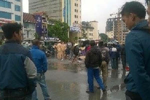 Hà Nội: Áo mưa quấn vào bánh xe, một người tử vong tại chỗ