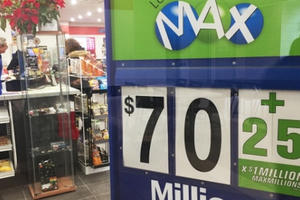 Trúng số gần 1.400 tỷ đồng nhờ các con số trong giấc mơ của chồng