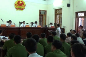 Bản tin Pháp Luật Plus ngày 22/8/2016: Tiếp tục xét xử vụ đánh bạc tại Nam Định