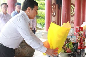 Ủy ban MTTQ dâng hương kỷ niệm 71 năm Ngày Thương binh Liệt sỹ