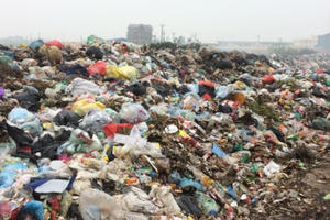 Phú Thọ: Núi rác “bức tử” trường mầm non