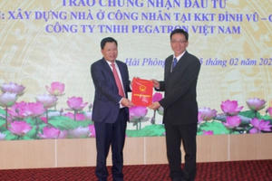 Hải Phòng trao giấy đầu tư cho 2 dự án xây dựng nhà ở công nhân