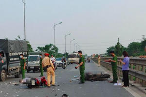 Hà Nội: Tai nạn giao thông nghiêm trọng khiến hai tài xế tử vong tại chỗ