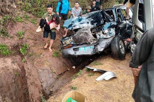 Bí ẩn chiếc xe ô tô biển xanh trong vụ tai nạn khiến 7 người thương vong tại Sơn La