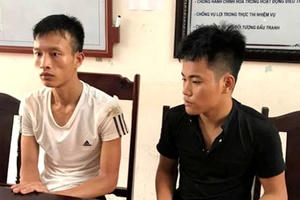 Thanh Hóa: Bắt giữ 2 đối tượng "đội mưa" trộm gỗ sưa bán lấy tiền ăn chơi