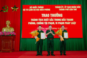 Trao thưởng thành tích xuất sắc trong đấu tranh phòng, chống tội phạm, vi phạm pháp luật