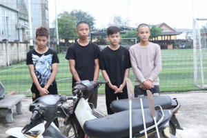 Hà Tĩnh: Vác dao phóng lợn vào từng trang trại “cướp” gà