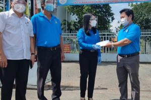 Thăm hỏi, động viên cán bộ công đoàn khỏi bệnh sau khi điều trị COVID-19