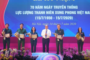 Thủ tướng Nguyễn Xuân Phúc dự lễ kỷ niệm 70 năm Ngày truyền thống lực lượng thanh niên xung phong