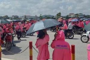 Hàng nghìn công nhân Công ty TNHH VietGlory bất ngờ "bỏ việc"