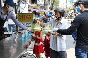 Tình người trong gian khó