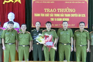 Điện Biên: Khen thưởng Công an huyện Mường Chà triệt phá thành công chuyên án ma tuý