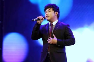 Quang Lê bất ngờ “đòi” song ca “Vợ người ta” với tác giả Mạnh Quỳnh Quang Lê bất ngờ “đòi” song ca “Vợ người ta” với tác giả Mạnh Quỳnh