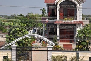 Bắt kẻ trộm nổ súng tại nhà Bí thư ở Long An