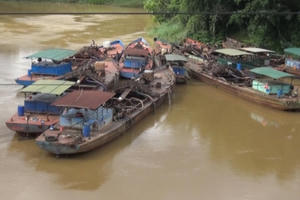 "Cát tặc" đua nhau hủy hoại sông Đồng Nai, giải pháp ngăn chặn thì như "ném đá ao bèo"!