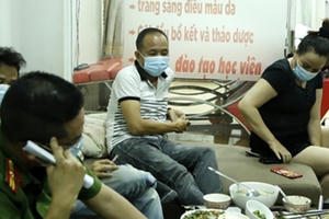 Giả danh Thiếu tá mặc đồ công an tụ tập ăn nhậu giữa lúc Bình Dương giãn cách xã hội