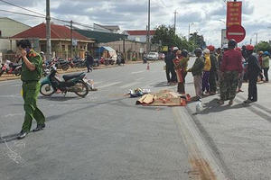 Đắk Lắk: Xe máy va chạm với xe khách khiến 3 người thương vong