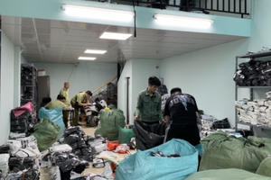 Hà Nội: Phá kho hàng giả nhiều nhãn hiệu lớn tại Hoàng Mai