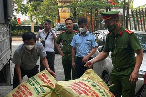 Bắt giữ 1,5 tấn xúc xích không rõ nguồn gốc xuất xứ