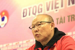 Vợ chồng HLV Park Hang seo đón Tết tại khu cách ly