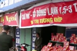 Clip: Công khai rao bán hổ ngay giữa Thủ đô