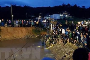Hòa Bình: Ngã xuống suối ngầm, một học sinh bị nước cuốn trôi