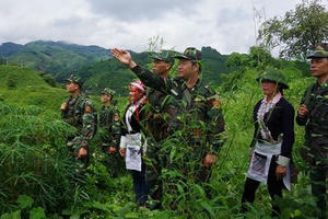Gặp những người lính áo xanh ở nơi con sông Hồng chảy vào đất Việt