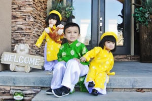 MC Huyền Ny rạng rỡ đón năm mới bên chồng và các con