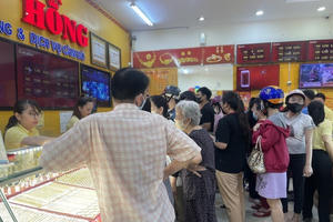 Giá vàng giảm "sốc", chịu tác động của yếu tố tâm lý, tiềm ẩn rủi ro Giá vàng giảm "sốc", chịu tác động của yếu tố tâm lý, tiềm ẩn rủi ro