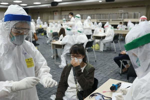 Hà Nội: Con gái của bảo vệ KCN Thăng Long và 1 người ở Mỹ Đức dương tính Covid-19