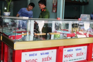 Quảng Nam: Kẻ gian đột nhập tiệm vàng, lấy đi đồ trang sức giá nửa tỷ đồng