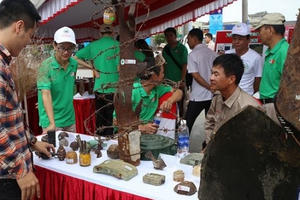 800.000 tấn bom đạn 'ẩn mình' trong lòng đất