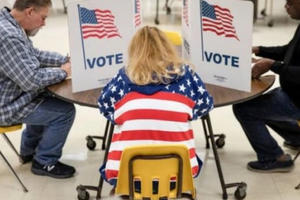 Thấy gì qua cuộc tranh luận nảy lửa, hỗn loạn của ông Trump và đối thủ Biden