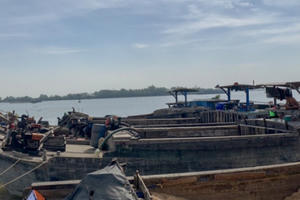 Cuộc vây bắt giữa đêm trên sông Đồng Nai Cuộc vây bắt giữa đêm trên sông Đồng Nai