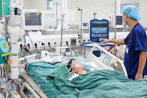 Bé gái 10 tuổi nguy kịch do uống nhầm thuốc diệt chuột