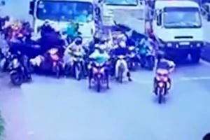Xuất hiện video ghi lại cảnh tượng kinh hoàng vụ tai nạn tại Bến Lức, Long An