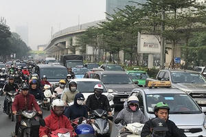 Buýt nhanh, tàu trên cao có “cõng” thay được hàng vạn xe máy?