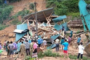 Thanh Hóa: Hàng nghìn hộ dân di dời khẩn cấp, miền núi cô lập, 3 người tử vong Thanh Hóa: Hàng nghìn hộ dân di dời khẩn cấp, miền núi cô lập, 3 người tử vong
