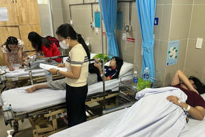 Bộ Y tế yêu cầu giải quyết vụ ngộ độc nghi do ăn bánh mì