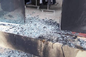 Truy tìm kẻ lạ mặt mang xăng đốt nhà dân ngay cạnh trụ sở công an