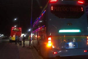 Bắt giữ 2 đối tượng ném đá vỡ kính hàng chục xe khách chạy qua Đồng Nai
